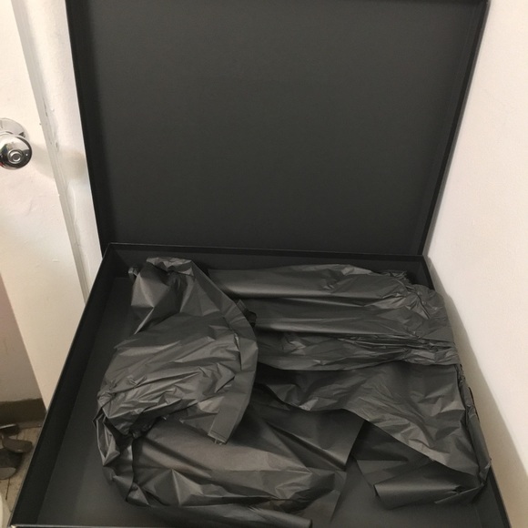 Saint Laurent Empty Totes Bag Box and shopping Gift Bag. Dimensions 3.5x20.5x22 - Picture 4 of 9